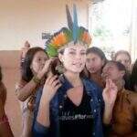 Paola Oliveira participa de comemoração do Dia do Índio em aldeia de MS