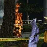 Homem ateia fogo ao corpo em Seul em protesto contra o Japão