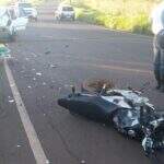 Duas pessoas são arremessadas de moto depois de colisão com veículo na MS-080