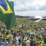 Manifestantes vão às ruas em Brasília a favor do impeachment