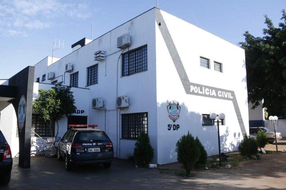 Dupla é presa em flagrante tentando roubar veículo na Vila Carvalho