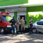 Grávida confunde pedais e bate carro em loja de cosméticos na área central