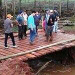 ‘Gambiarra’ garante acesso emergencial a município isolado pela chuva