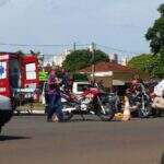 Motociclista colide em traseira de veículo oficial ao realizar conversão na Afonso Pena