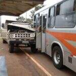 Freio de caminhonete falha e provoca acidente com ônibus na Euler