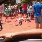 ‘Paraguaio’ é morto a facadas e filhos espancam assassino até a morte