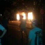 VÍDEO: Incêndio toma conta de quarteirão e assusta em Bonito