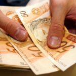Dilma estabelece salário mínimo em R$ 880 para 1º de janeiro