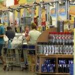 ‘Em clima de feriado’ supermercados vivem movimento discreto em data que não é de feriado