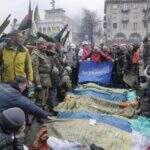 Corpos de 13 soldados são levados para necrotério na Ucrânia