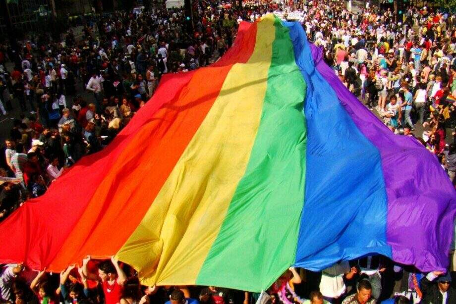 Parada LGBTQIA+ acontece neste sábado na Praça Antônio João com trio elétrico e shows