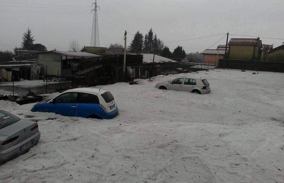 Excesso de neve fecha escolas e bloqueia estradas na Itália