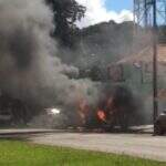 VÍDEO: motor de Kombi explode e veículo é totalmente destruído pelas chamas