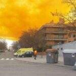 Explosão forma nuvem tóxica impressionante na Espanha