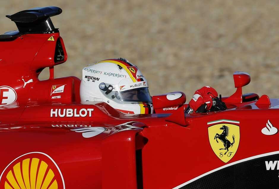 Novo capacete de Vettel na Ferrari é homenagem a Schumacher