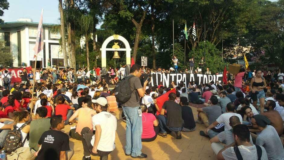 SP: ato contra tarifa toma ruas do Tatuapé