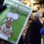Edição histórica do Charlie Hebdo chega ao Brasil