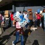Em meio a crise, filas viram ‘zona de negócio’ na Venezuela