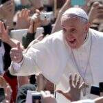 Papa Francisco faz convite e recebe transexual espanhol em audiência no Vaticano
