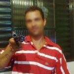 Homem posta no Facebook foto com arma e vai vender droga ao lado de delegacia