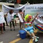 SP: manifestantes fazem “banho coletivo na casa do Alckmin”