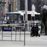 Mulher ataca posto policial com metralhadora na Turquia