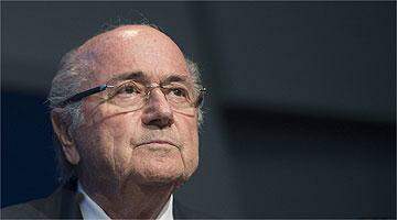 Joseph Blatter acusa políticos de intervirem na escolha do Catar como sede da Copa
