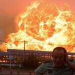Incêndio de grandes proporções atinge fábrica petroquímica na China