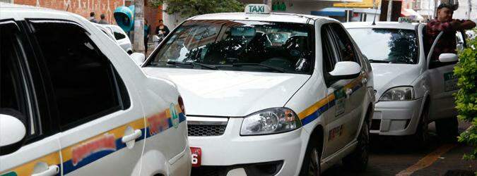 Taxistas defendem mais alvarás para combater ‘cartel dos 10 chefões’