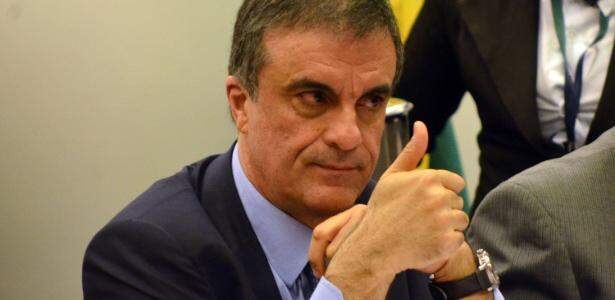 Não vejo problema em ser convocado pela CPI da Petrobras, diz Cardozo