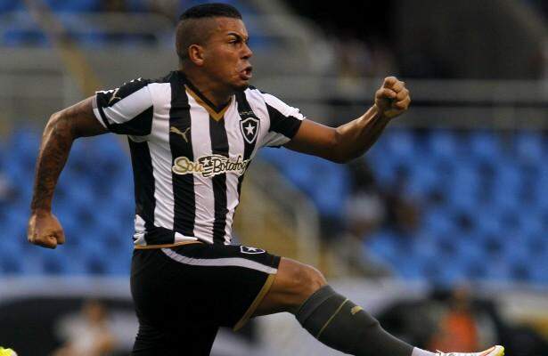 Na volta de Jefferson, Botafogo goleia e reassume liderança