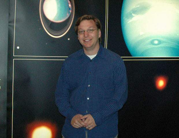 Cientista que ‘matou’ Plutão diz não se arrepender