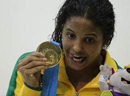 Brasil ganha 1º ouro feminino da natação em Pans e ainda leva uma prata