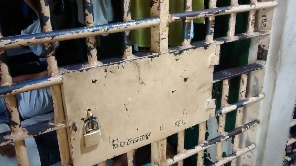 Celas de delegacia podem ser interditadas após fuga de detentos