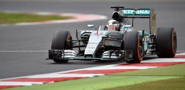 Hamilton faz festa da torcida e fica com pole na Inglaterra; Massa é 3º