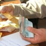 Bombeiro encontra bolsa com dinheiro, cheques assinados e semijoias