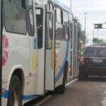 Acidente entre utilitário e ônibus deixa criança de colo ferida