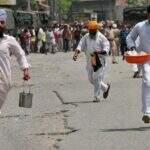 Homens armados invadem delegacia na Índia e deixam mortos
