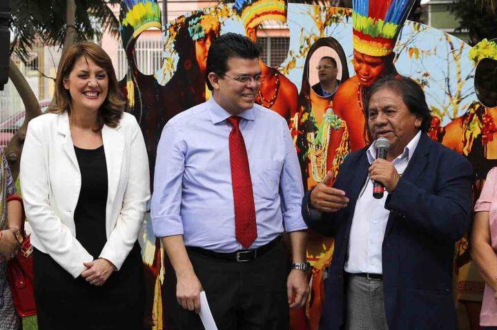 Prefeito apresenta revitalização de Feira Indígena a Marcos Terena