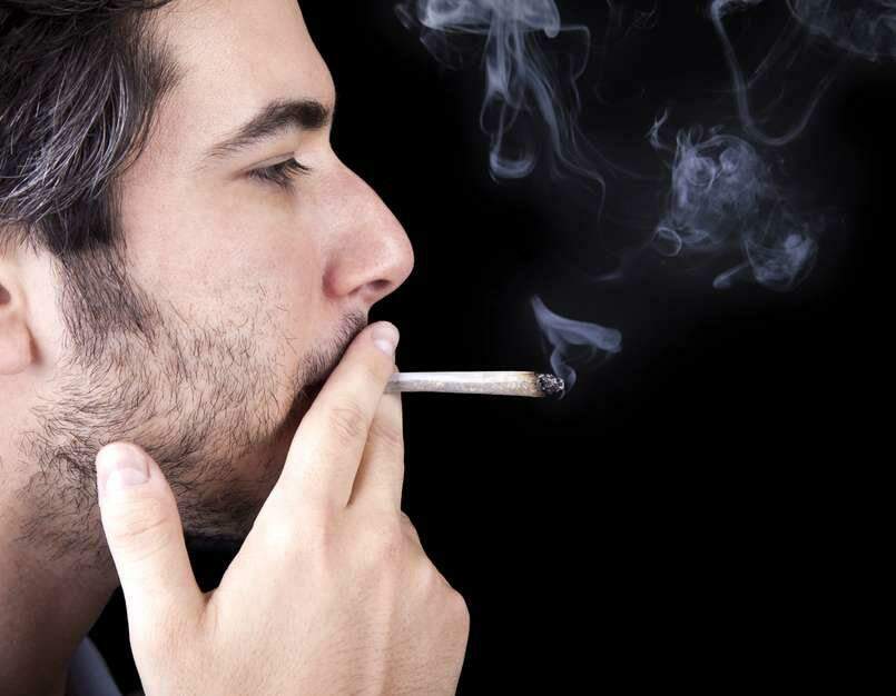 Fumar maconha é quatro vezes mais perigoso para os homens