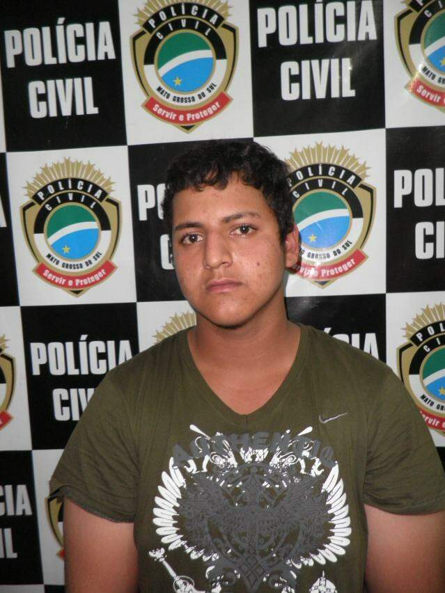Jovem é preso por desacato depois de comentário sobre morte de policial no Face