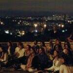 Sob a influência da Lua Cheia, grupo se reúne para meditação coletiva no Parque