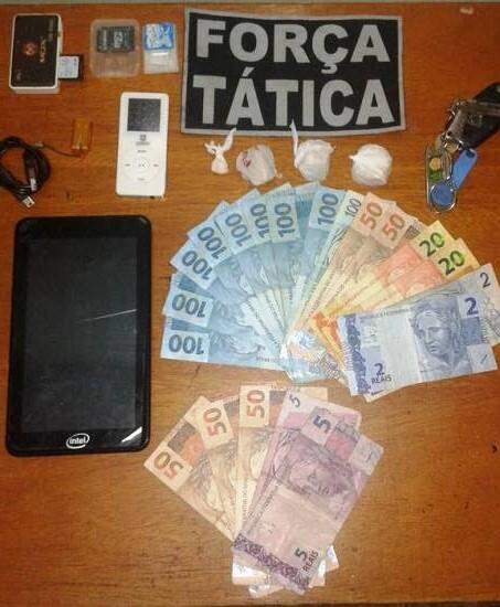 Traficante é preso dentro de casa com droga e vários objetos sem nota fiscal