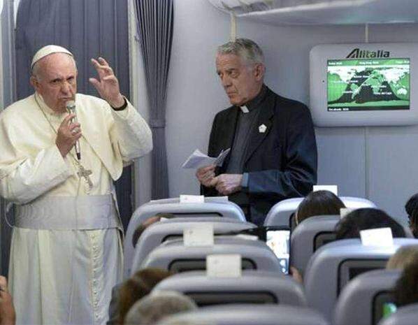 Em piada com jornalistas, Papa Francisco diz que ‘não usou cocaína’
