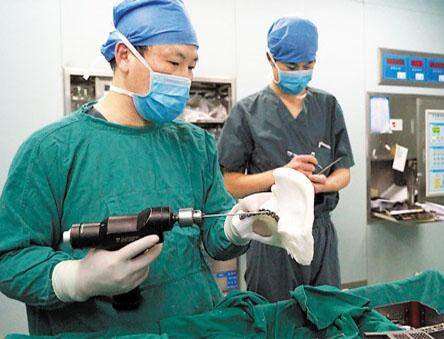 Médicos chineses implantam com sucesso osso fabricado com impressora 3D