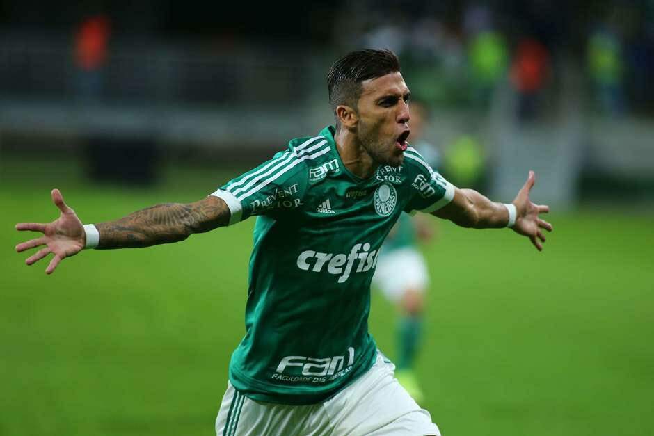 Palmeiras vence 4ª seguida após 6 anos e incomoda