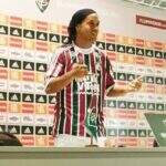 Com atraso, Ronaldinho é apresentado e revela ‘perna tremendo’ no Maracanã