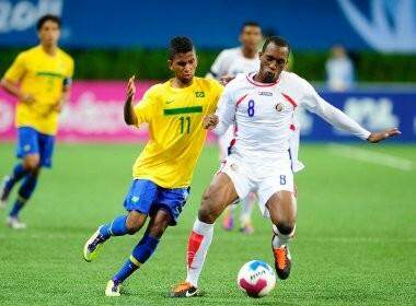 Com time sub-23, Brasil estreia no futebol masculino com vitória fácil