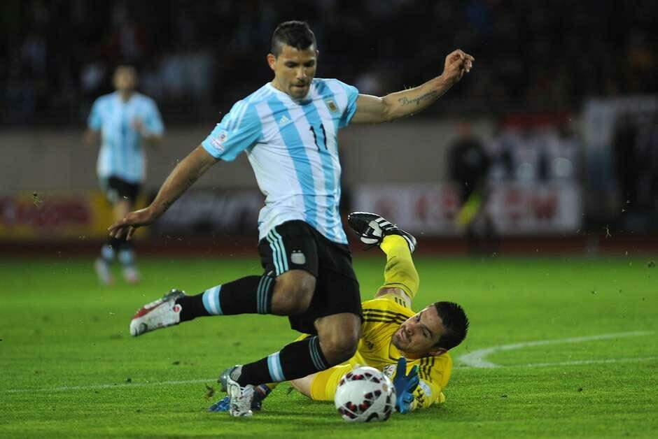 Argentina para no 2º tempo, e Paraguai busca empate no fim