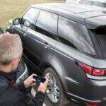 Jaguar mostra carro que pode ser guiado com aplicativo para smartphone